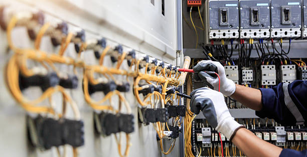 Professional Electrician technician working in Salida del Sol Estates, TX